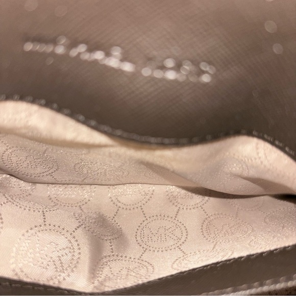 MICHAEL KORS MK Signature Fulton Flap Continental Wallet. - Picture 5 of 14